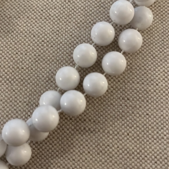 Vintage jewellery: three bead and chain sets. - Picture 6 of 8